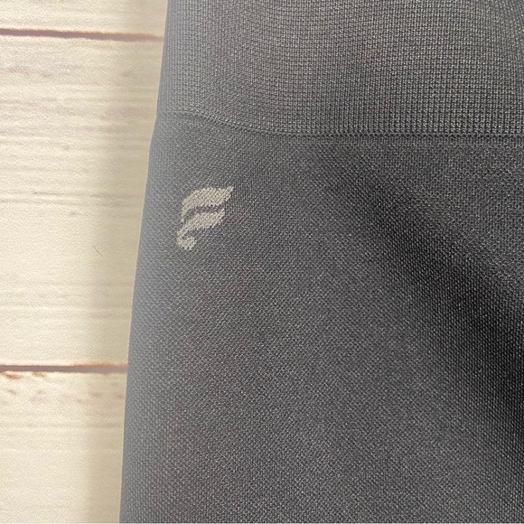 Fabletics Black mesh detail size small cropped leggings - Picture 4 of 5